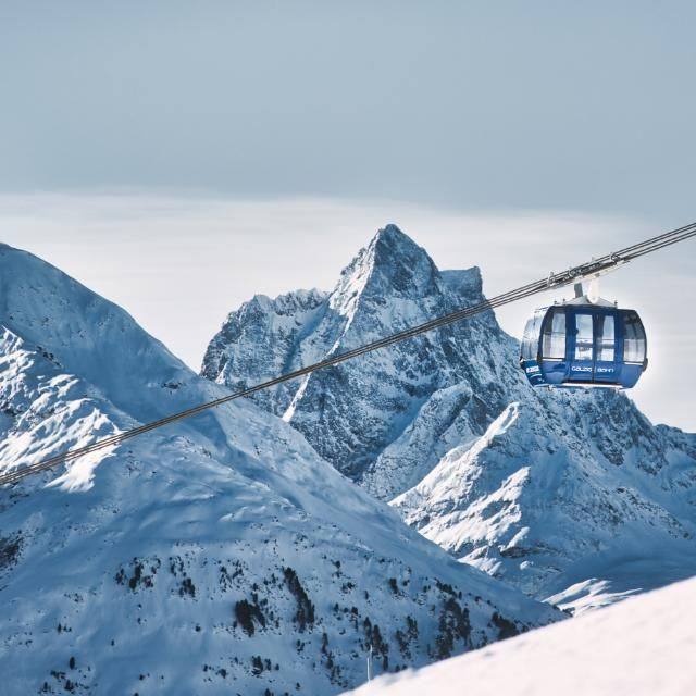 Apart Ehart – Skilift in den Bergen