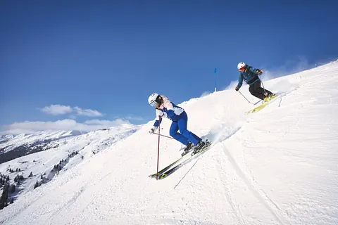 Apart Ehart – Skifahrer auf einer Skipiste