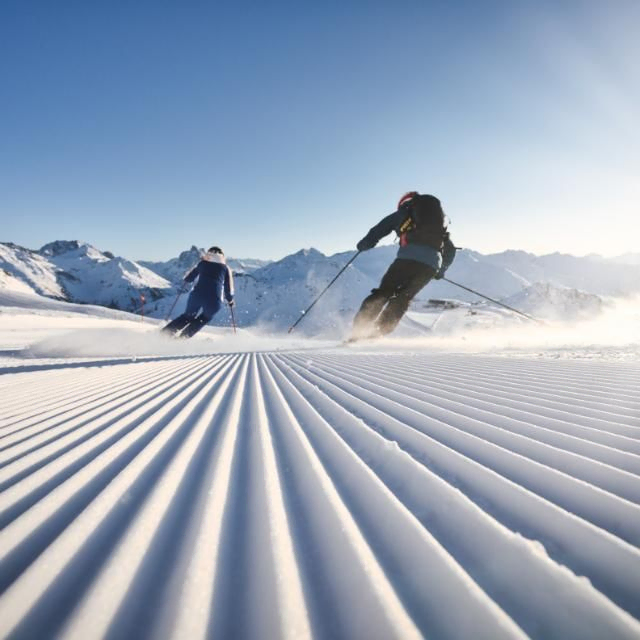 Apart Ehart – Skifahrer auf einer Skipiste