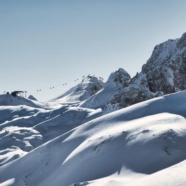 Apart Ehart – Schneebedeckte Berglandschaft